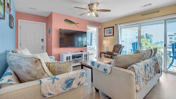 Condo, varias camas, balcón, vista al jardín (Beachside Villas 221) | Área de sala de estar | Televisión de pantalla plana de 42 pulgadas con canales digitales