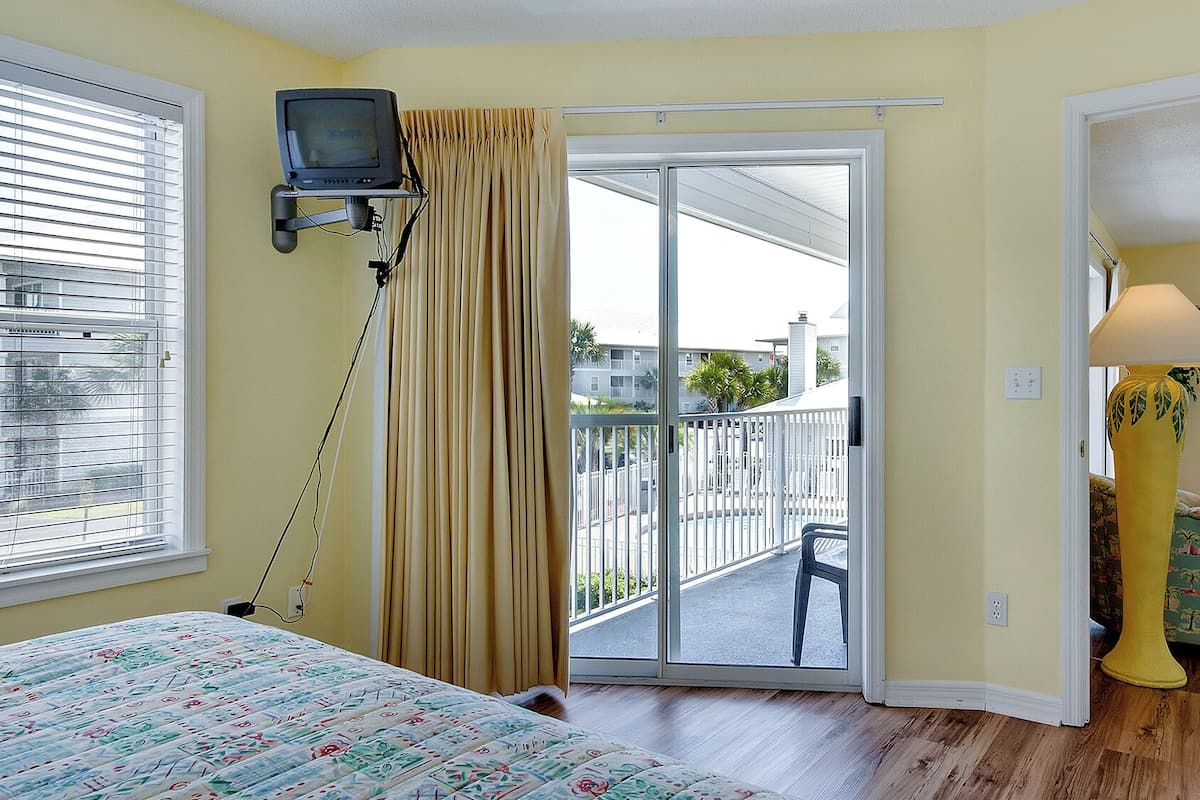 Condo, várias camas, varanda, vista para a piscina (Beachside Villas 921) | 2 quartos, individualmente decorados, individualmente mobiliados