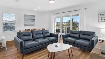 Condo, Multiple Beds, Balcony, Ocean View (Beachside Villas 1133) | Living area | 42-inch flat-screen TV with digital channels