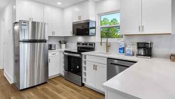 Condo, Multiple Beds, Balcony, Ocean View (Beachside Villas 1133) | Private kitchen