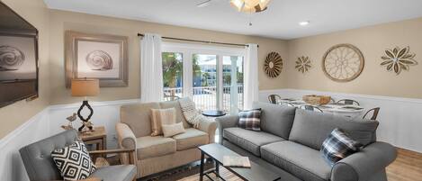 Appart'hÎtel, plusieurs lits, balcon, vue piscine (Beachside Villas 1122) | Coin séjour