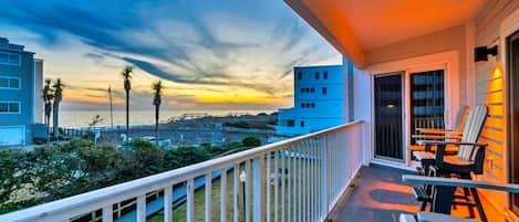 Appartement, meerdere bedden, patio, uitzicht op oceaan (Beachside Villas 623) | Terras