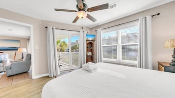 Condo, varias camas, patio, vista al océano (Beachside Villas 623) | 2 habitaciones, decoración personalizada y muebles diferentes