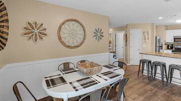 Condo, Multiple Beds, Balcony, Pool View (Beachside Villas 1122) | Dining