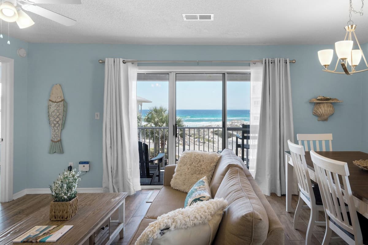 Appart'hôtel, plusieurs lits, patio, vue océan (Beachside Villas 531) | Coin séjour