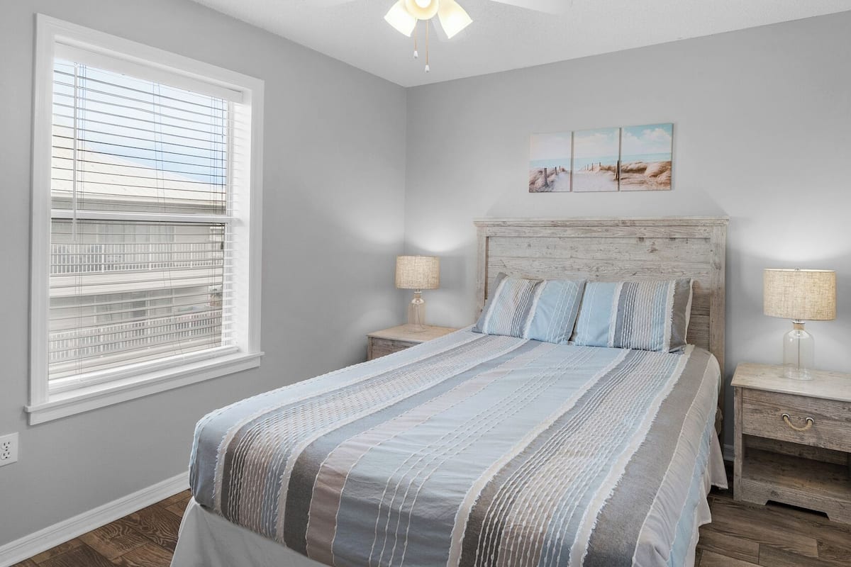 Condo, várias camas, varanda, vista para o oceano (Beachside Villas 531) | 2 quartos, individualmente decorados, individualmente mobiliados