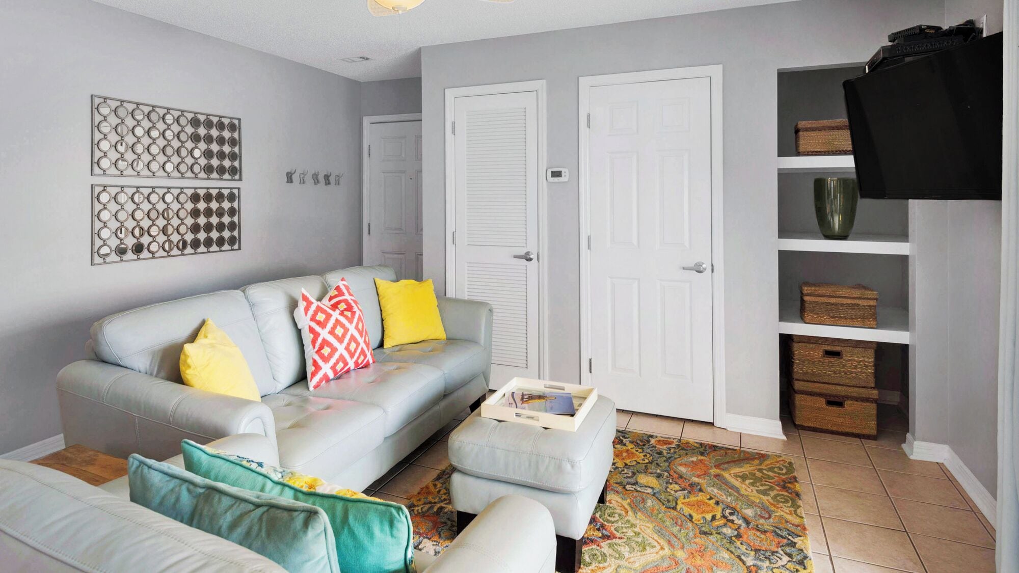 2 عدّة غرف نوم وبديكورات فريدة لكل غرفة وطراز فريد لكل وحدة