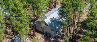Dog-friendly, rustic chalet w/loft close to Fools Hollow Lake/outdoor adventures