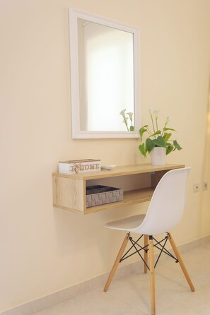 Interior - NeSo - Peter’s Flat steps to Beach w. Great Views (GQQH+8PH Kolymvari, Greece)