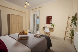 2 bedrooms, iron/ironing board, free WiFi, bed sheets - NeSo - Peter’s Flat steps to Beach w. Great Views (GQQH+8PH Kolymvari, Greece)