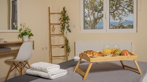 Spa - NeSo - Peter’s Flat steps to Beach w. Great Views (GQQH+8PH Kolymvari, Greece)