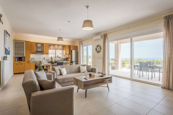 Smart TV - NeSo - Peter’s Flat steps to Beach w. Great Views (GQQH+8PH Kolymvari, Greece)