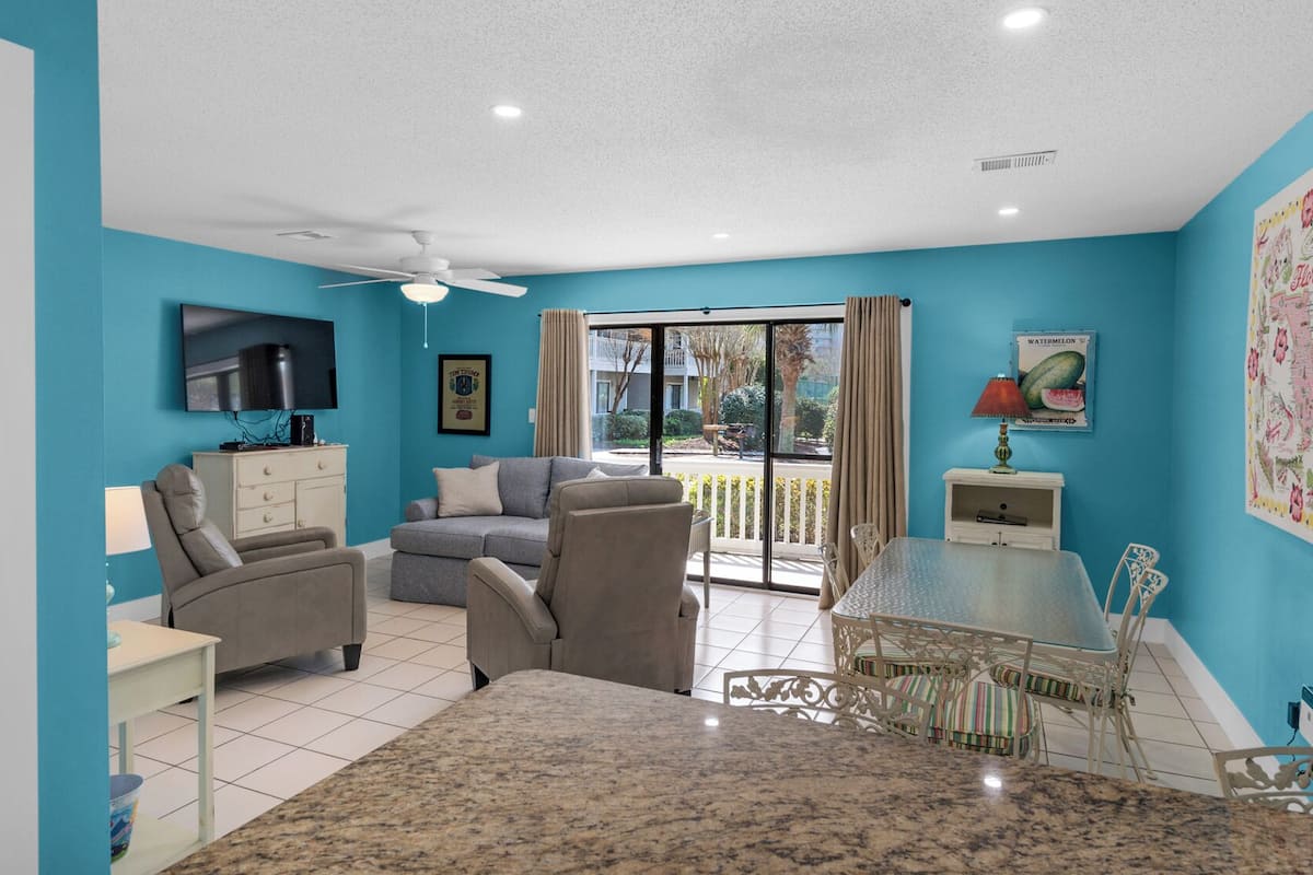 Condo, Multiple Beds, Patio, Garden View (Beachwood Villas 8E) | Living area