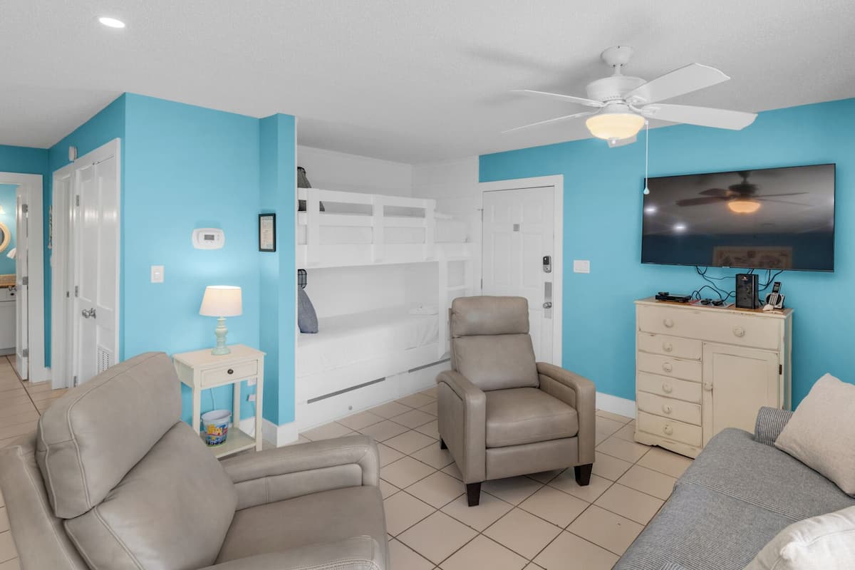 Apartment, Mehrere Betten, Terrasse, Gartenblick (Beachwood Villas 8E) | 2 Schlafzimmer, individuell dekoriert, individuell eingerichtet