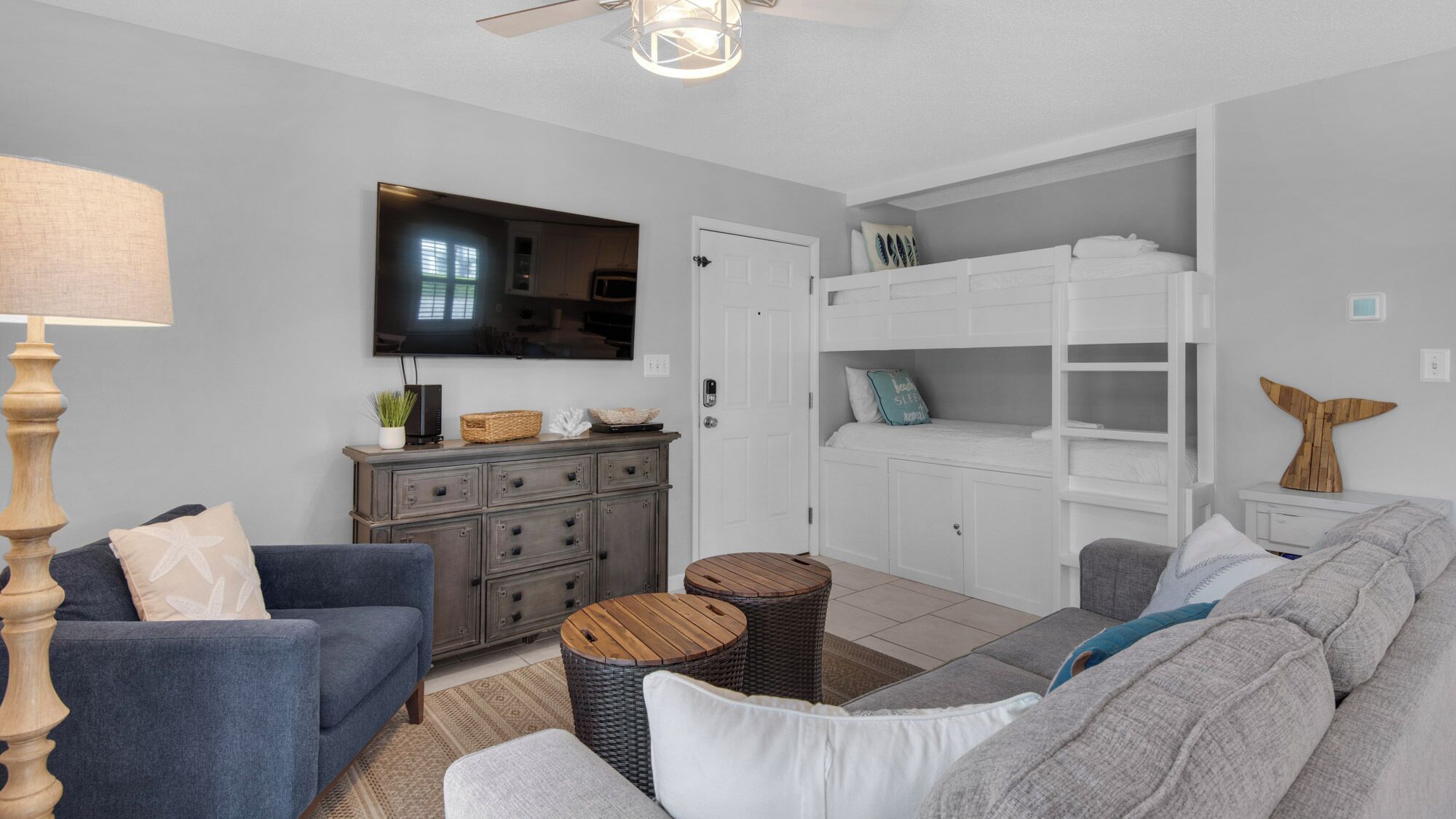 2 habitaciones, decoración personalizada y muebles diferentes 