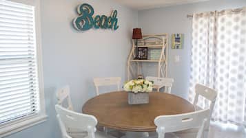 Condo, Multiple Beds, Patio, Garden View (Beachwood Villas 14I) | Dining