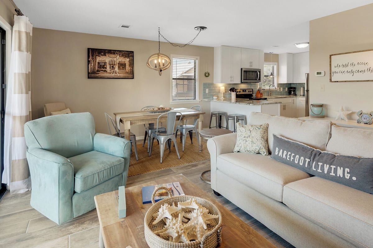 Condo, 1 Queen Bed with Sofa bed, Patio, Garden View (Beachwood Villas 1B) | Living area