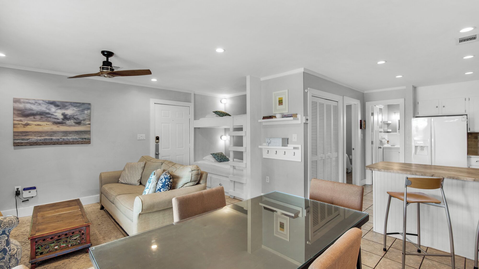 Huoneisto, useita sänkyjä, patio, näköala puutarhaan (Beachwood Villas 8D) | Sisätilat