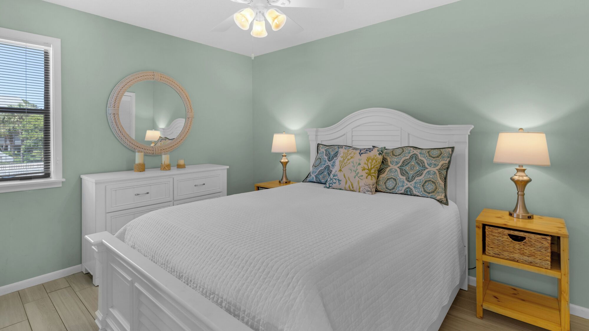 Apartment, 1 Queen-Bett und Schlafsofa, Terrasse, Gartenblick (Beachwood Villas 9B) | 2 Schlafzimmer, individuell dekoriert, individuell eingerichtet