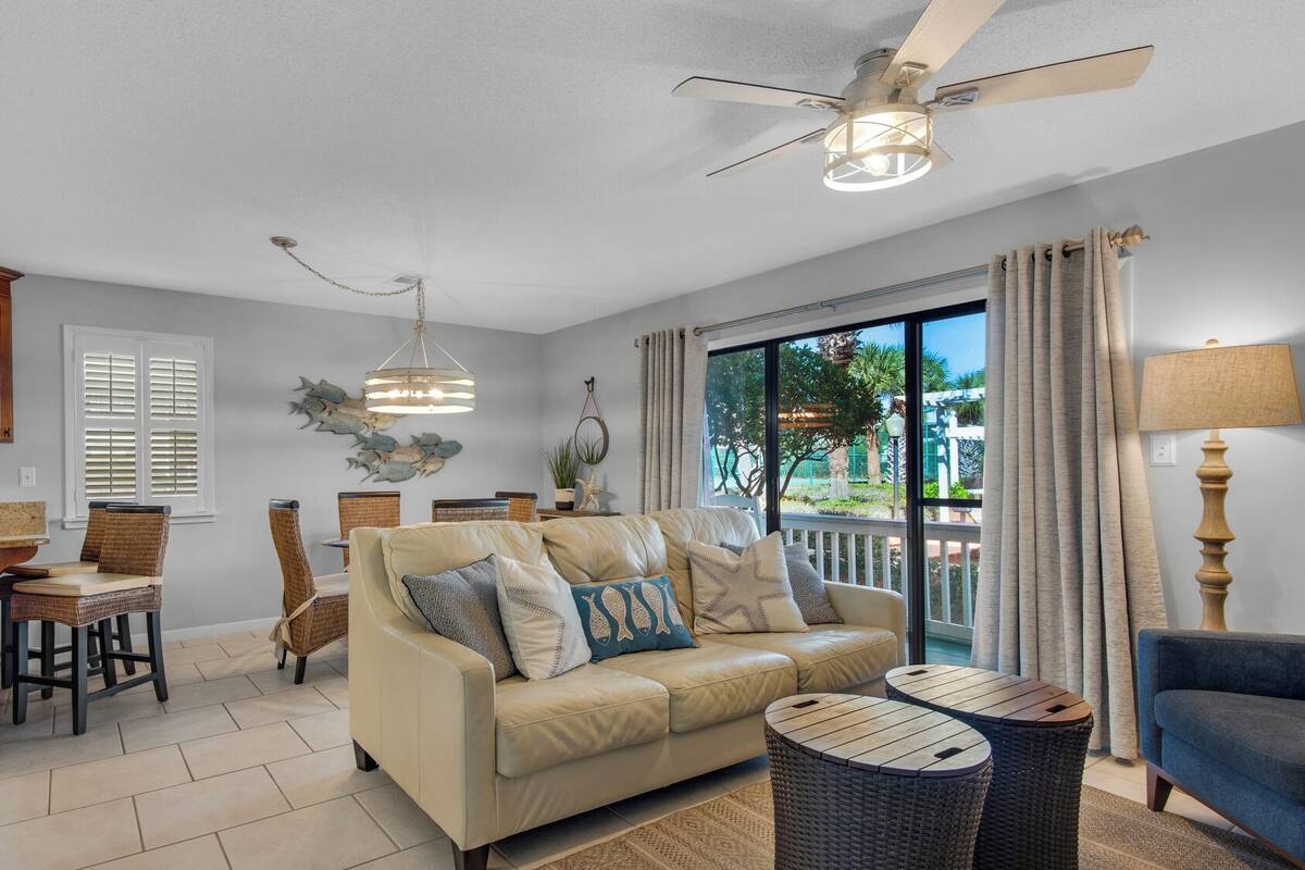 Lejlighed - flere senge - terrasse - udsigt til have (Beachwood Villas 4G) | Opholdsområde