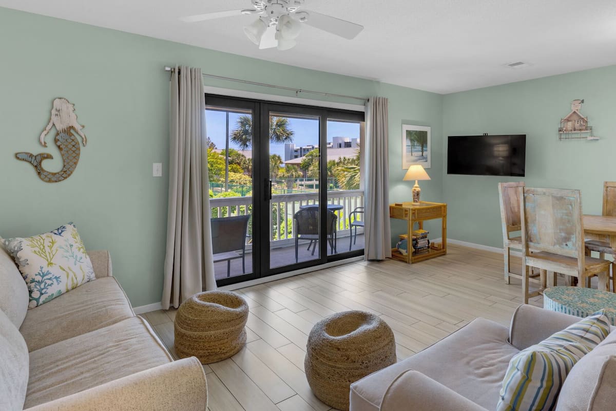 Condo, 1 Queen Bed with Sofa bed, Patio, Garden View (Beachwood Villas 9B) | Living area