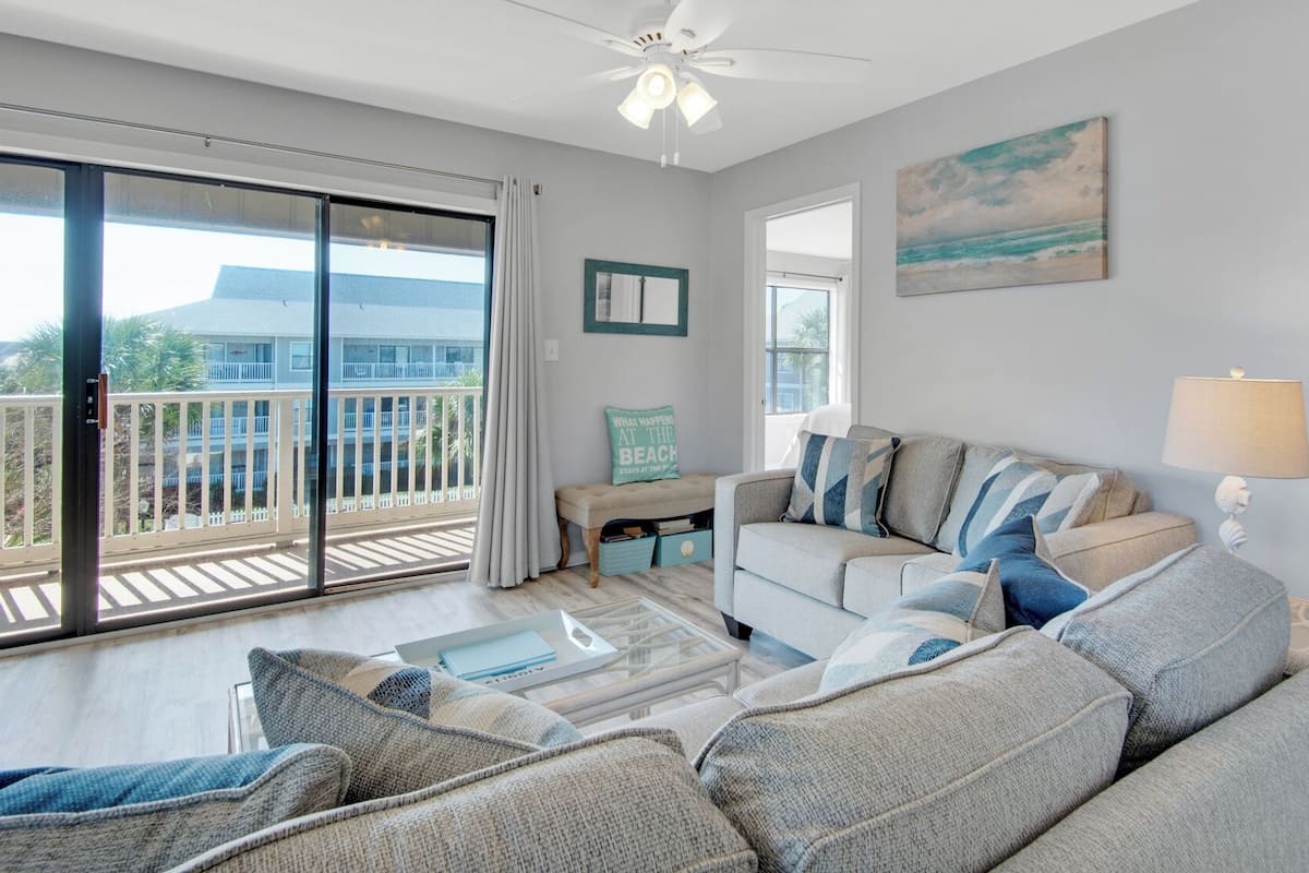 Condo, Multiple Beds, Patio, Partial Ocean View (Beachwood Villas 12I) | Living area