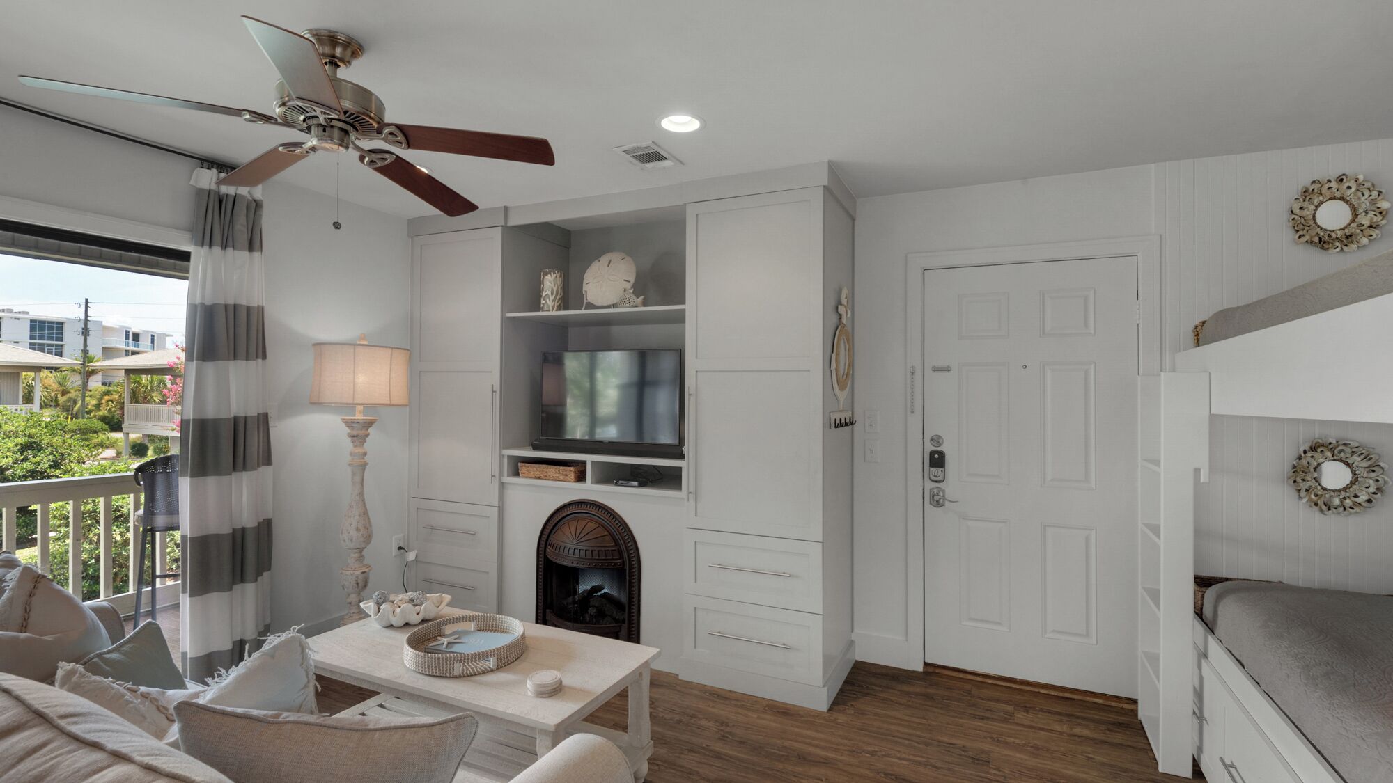 Apartment, Mehrere Betten, Terrasse, Gartenblick (Beachwood Villas 1D) | 2 Schlafzimmer, individuell dekoriert, individuell eingerichtet