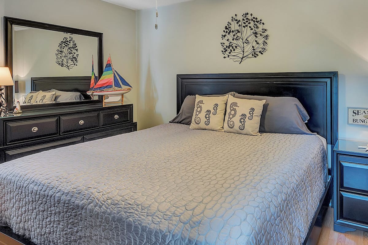 Apartment, Mehrere Betten, Terrasse, Gartenblick (Beachwood Villas 3A) | 2 Schlafzimmer, individuell dekoriert, individuell eingerichtet