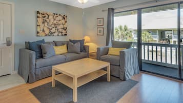 Condo, 1 Queen Bed with Sofa bed, Patio, Garden View (Beachwood Villas 7F) | Living area