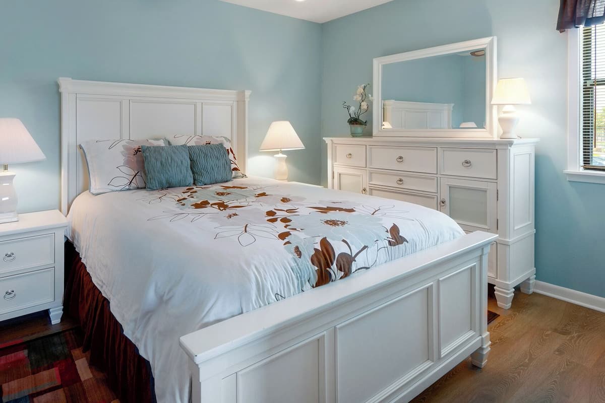 Apartment, 1 Queen-Bett und Schlafsofa, Terrasse, Gartenblick (Beachwood Villas 3H) | 2 Schlafzimmer, individuell dekoriert, individuell eingerichtet