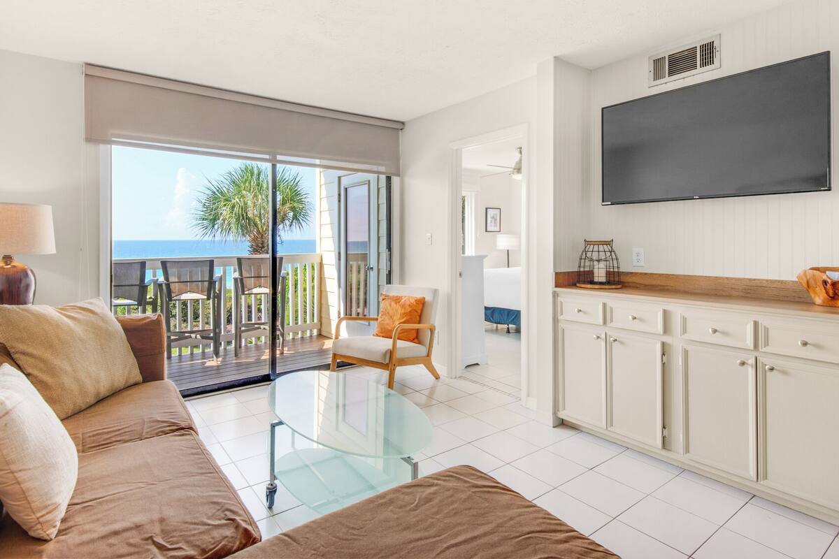 Condo, Multiple Beds, Balcony, Ocean View (Beacons 4) | Living area | 42-inch flat-screen TV with digital channels
