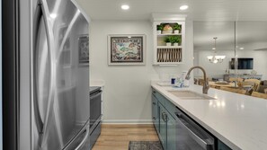 ทาวน์โฮม, หลายเตียง, ลานระเบียง, วิวทะเล (Blue Nine 9) | ครัวส่วนตัว | เครื่องชงกาแฟ/ชา