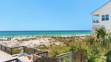 Condo, várias camas, sacada, vista para o oceano (Commodore's Retreat 104) | Praia | Na praia