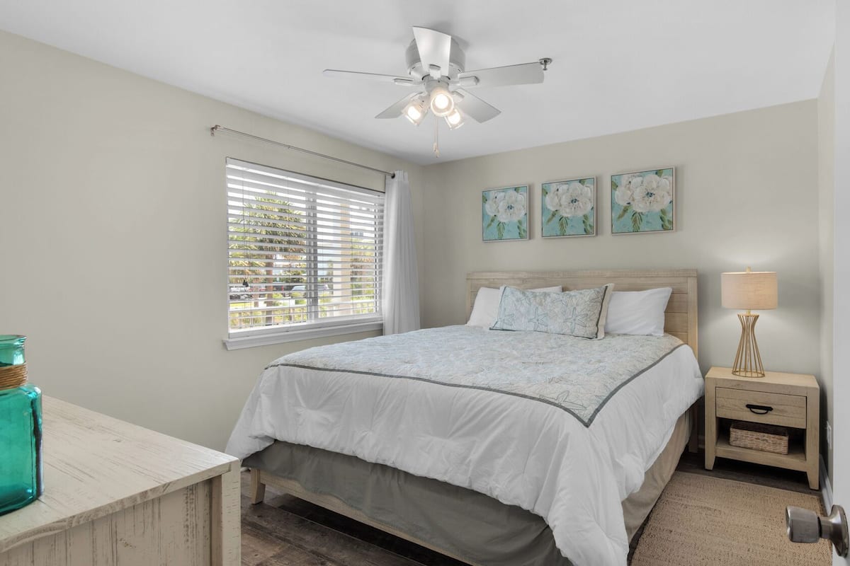 Condo, Multiple Beds, Balcony, Ocean View (Commodore's Retreat 106)