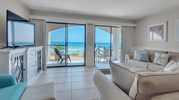 Appartement, 1 kingsize bed met slaapbank, terras, uitzicht op zee (Dune Villas 5A) | Woonruimte | Een 50-inch flatscreentelevisie met digitale zenders