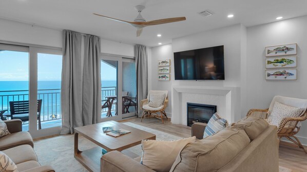 Apartment, Mehrere Betten, Balkon, Meerblick (Dune Villas 3B - No Pets Allowed) | Wohnbereich | 50-Zoll-Flachbildfernseher mit Digitalempfang