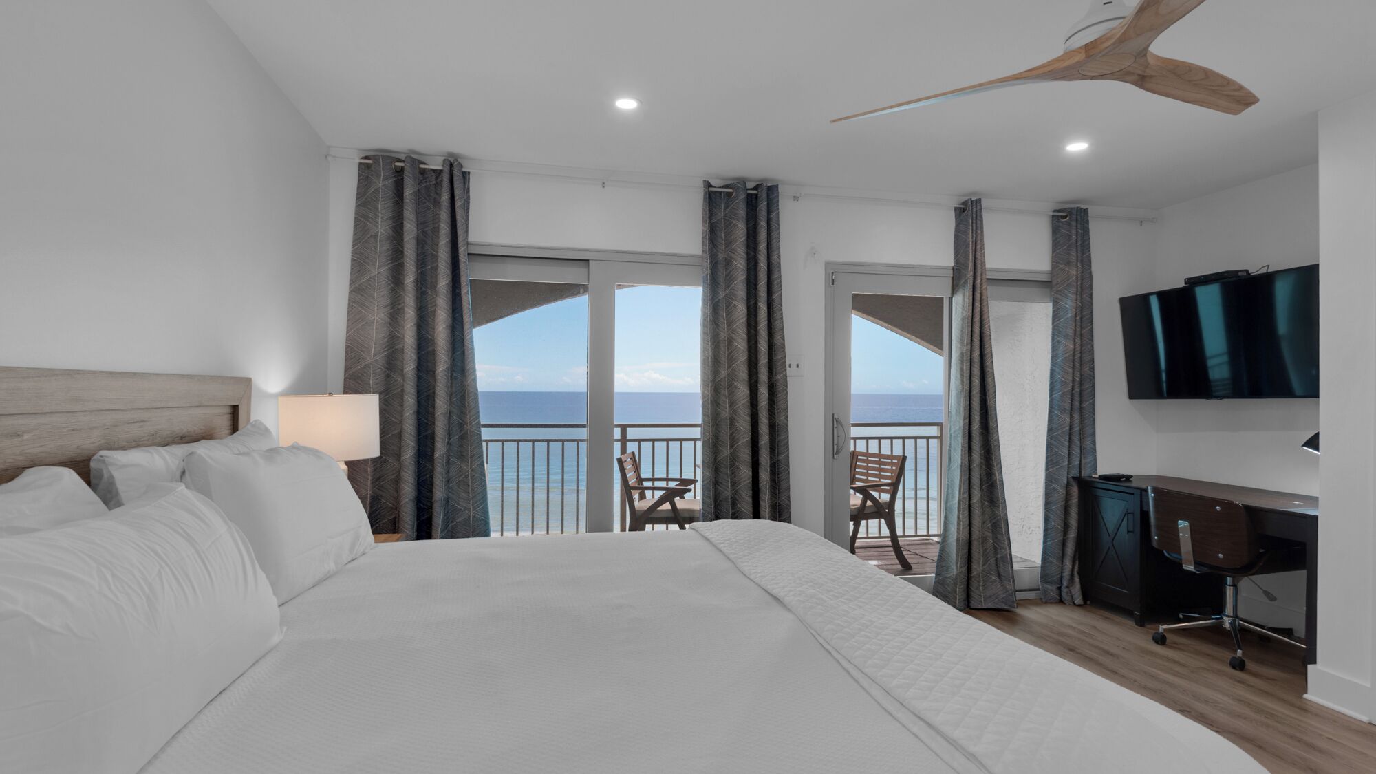 คอนโด, หลายเตียง, ระเบียง, วิวทะเ  ล (Dune Villas 3B - No Pets Allowed) | 3 ห้องนอน, ห้องพักตกแต่งอย่างมีเอกลักษณ์, ตกแต่งพิเศษโดยเฉพาะ