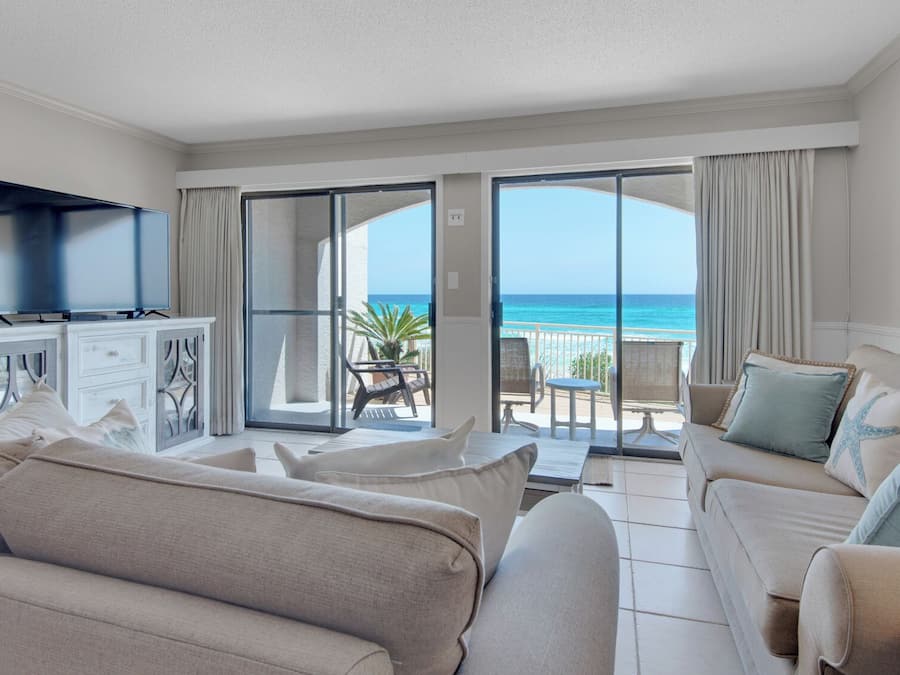 Condo, 1 cama King e sofá-cama, varanda, vista para o oceano (Dune Villas 5A) | Área de estar | TV de tela plana 50 polegadas com canais digitais