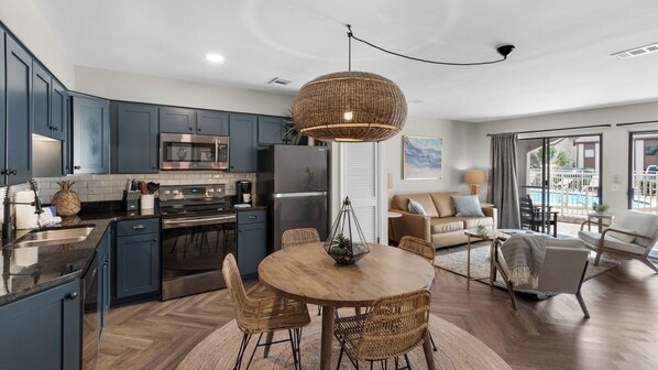 Apartment, 1 King-Bett und Schlafsofa, Terrasse, Poolblick (Dune Villas 8A) | Innenbereich