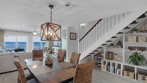 Condo, varias camas, patio, vista al océano (Dune Villas 5B) | Restaurantes