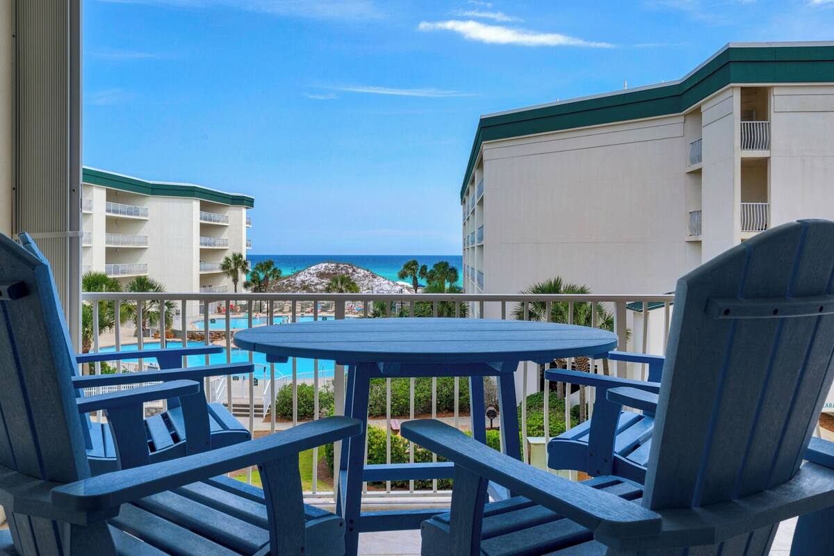 Kondominium, Beberapa Tempat Tidur, balkon, pemandangan kolam renang (Dunes Of Seagrove 202C) | Tempat makan outdoor