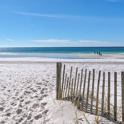 Na praia