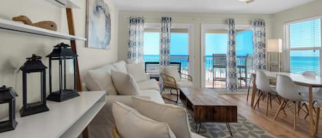 Appart'hôtel, plusieurs lits, patio, vue océan (Eastern Shores 106) | Coin séjour