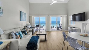 Condo, várias camas, sacada, vista para o oceano (Eastern Shores 215 - No Pets Allowed) | Área de estar | TV de tela plana 42 polegadas com canais digitais