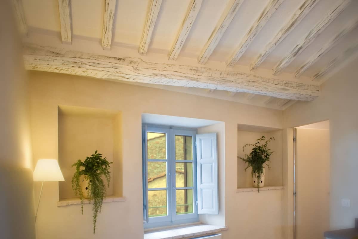 Chambre Design, salle de bains attenante, vue cour intérieure