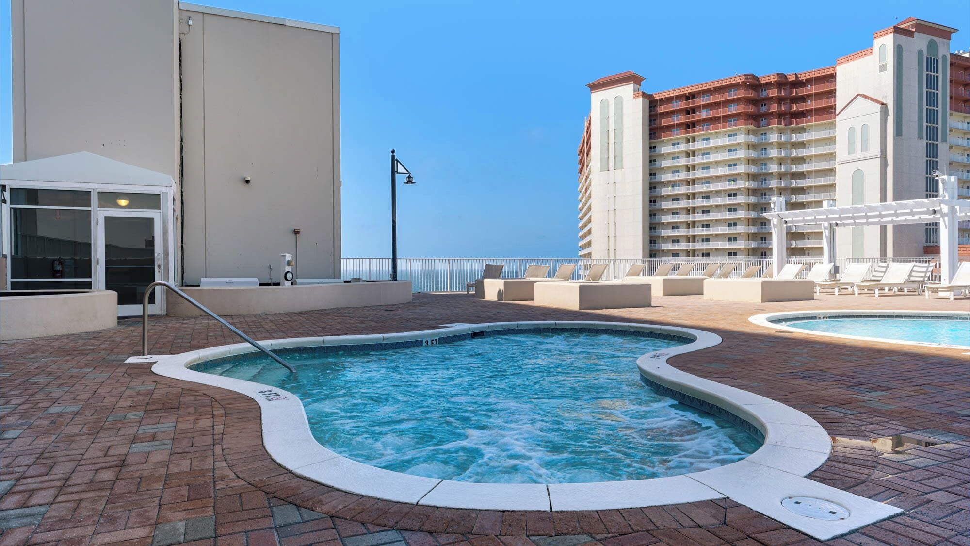 Kondominium, Beberapa Tempat Tidur, balkon, pemandangan pantai (Laketown Wharf 335) | Kolam renang