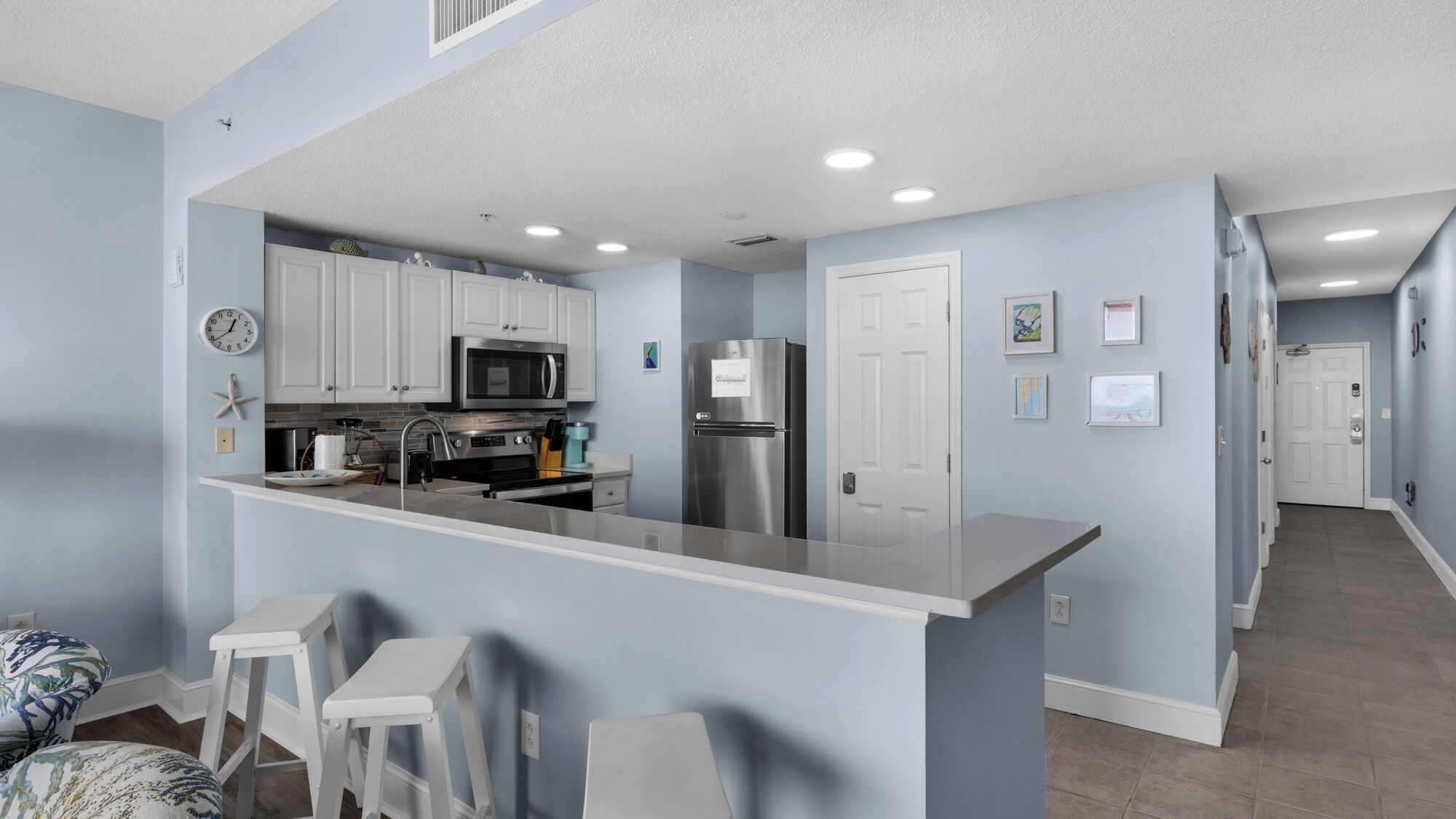 Condo, Multiple Beds, Balcony, Ocean View (Majestic Tower 1-1606) | Private kitchen | Coffee/tea maker