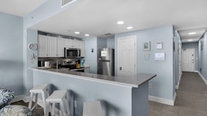 Appartamento, letti multipli, balcone, vista oceano (Majestic Tower 1-1606) | Cucina privata | Macchina per tè/caffè