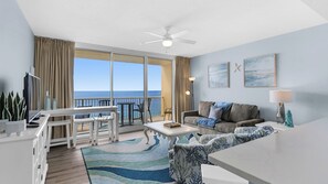 Condo, várias camas, sacada, vista para o oceano (Majestic Tower 1-1606) | Área de estar | TV de tela plana 42 polegadas com canais digitais