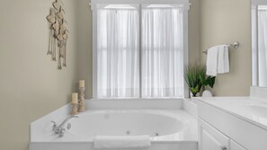 Condo, Multiple Beds, Balcony, Ocean View (Monterey Condos B402) | Bathroom